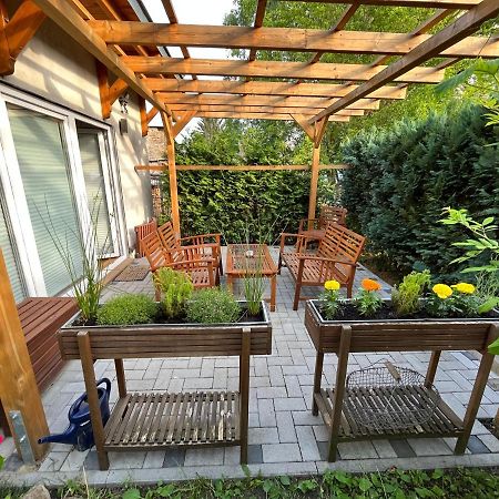 Ferienwohnung Im Stadtzentrum Von Bernau - Komfortable Wohnung Mit 2 Zimmern, Bad, Spuelmaschine, Waschmaschine, Komplette Kueche, Wlan, Terrasse, Ruhige Lage Bernau bei Berlin Exterior foto