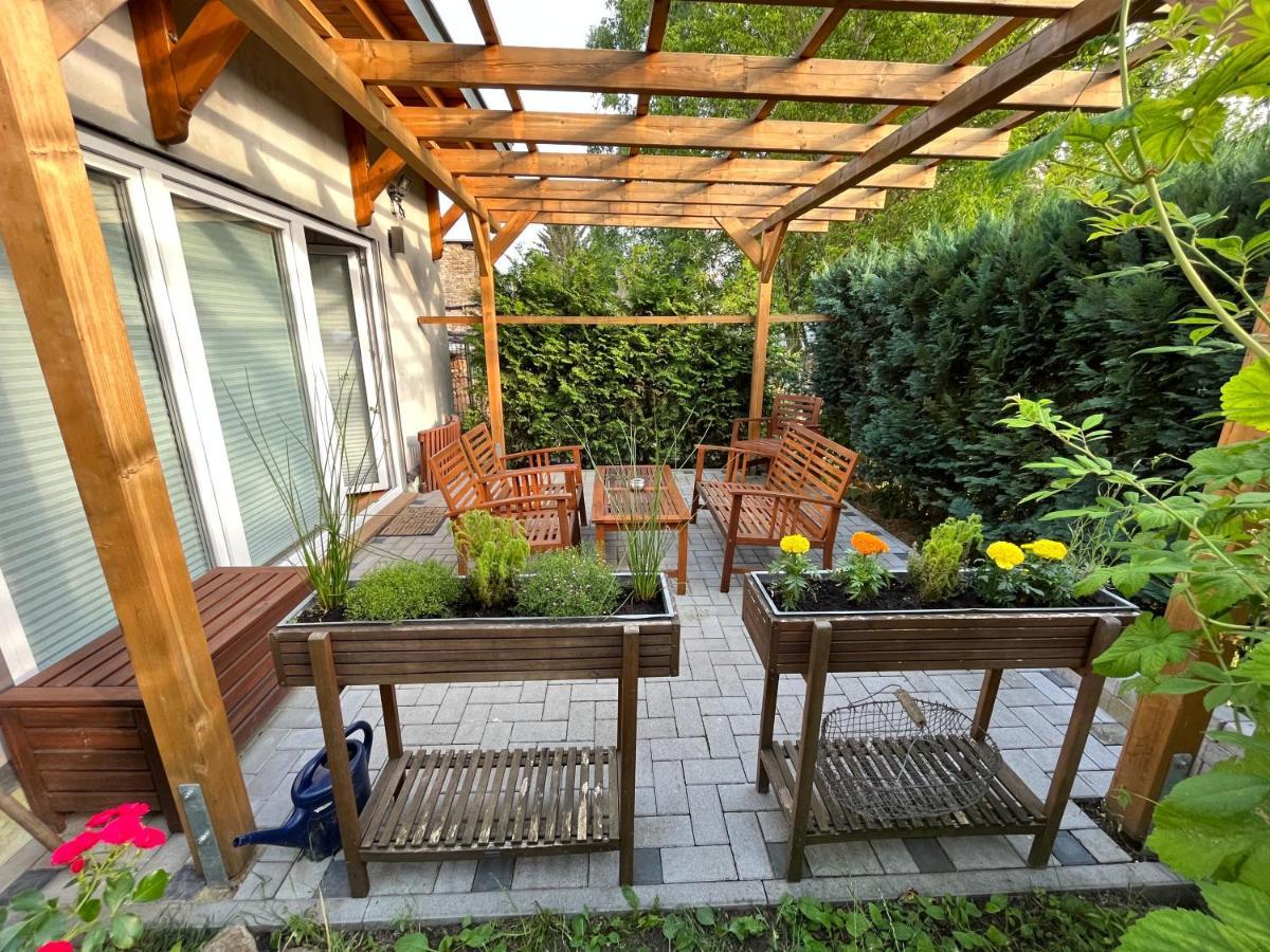 Ferienwohnung Im Stadtzentrum Von Bernau - Komfortable Wohnung Mit 2 Zimmern, Bad, Spuelmaschine, Waschmaschine, Komplette Kueche, Wlan, Terrasse, Ruhige Lage Bernau bei Berlin Exterior foto